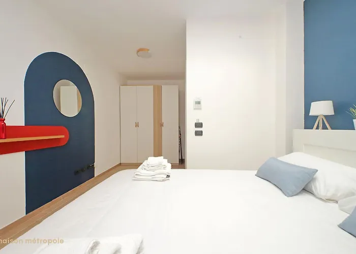 Apartment Color House, Roof Garden & Parking Rom