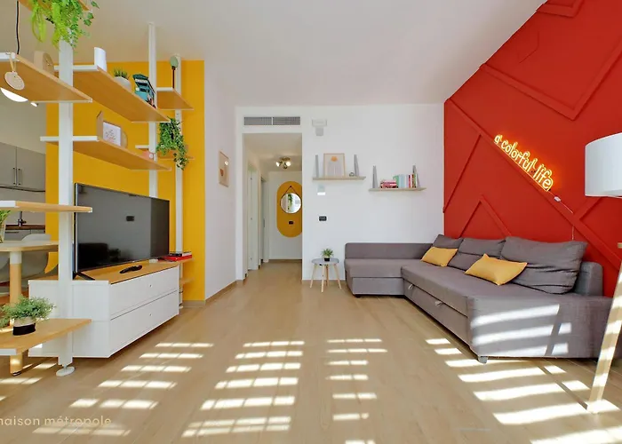 Apartment Color House, Roof Garden & Parking